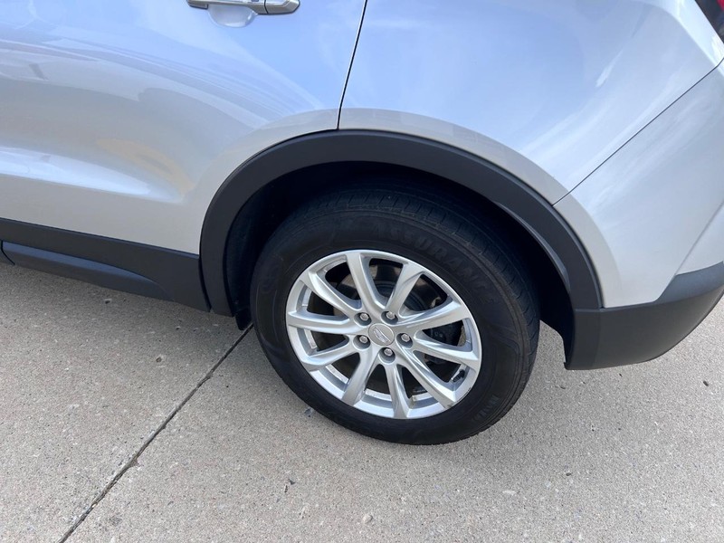 Cadillac XT4 Vehicle Full-screen Gallery Image 05