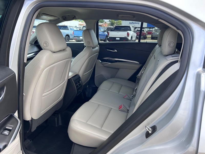 Cadillac XT4 Vehicle Full-screen Gallery Image 08