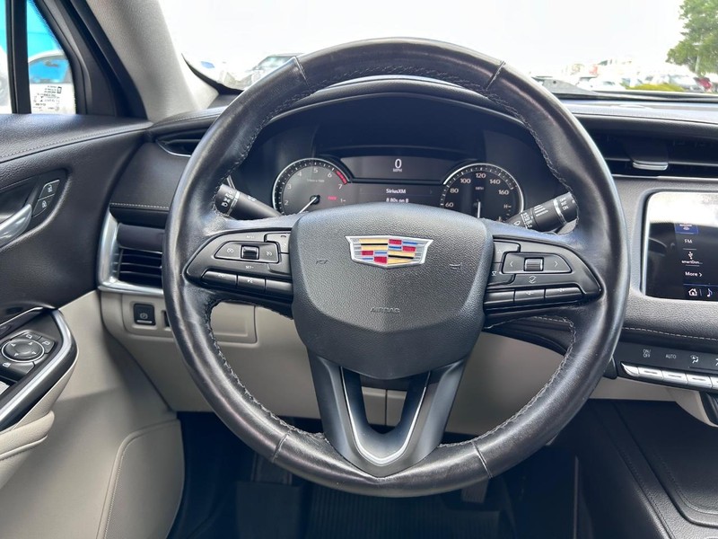 Cadillac XT4 Vehicle Full-screen Gallery Image 10