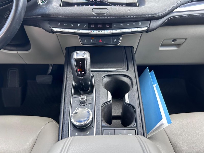 Cadillac XT4 Vehicle Full-screen Gallery Image 15