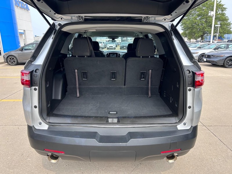 Chevrolet Traverse Vehicle Full-screen Gallery Image 04