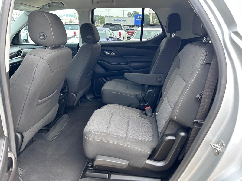 Chevrolet Traverse Vehicle Full-screen Gallery Image 09