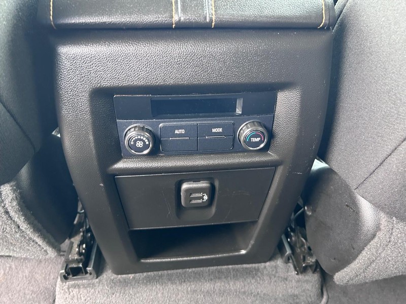 Chevrolet Traverse Vehicle Full-screen Gallery Image 10