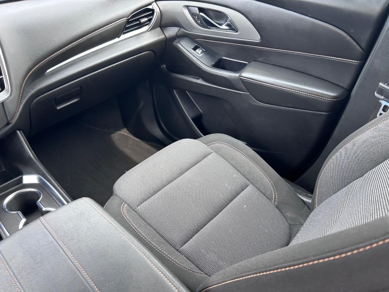 Chevrolet Traverse Vehicle Full-screen Gallery Image 18