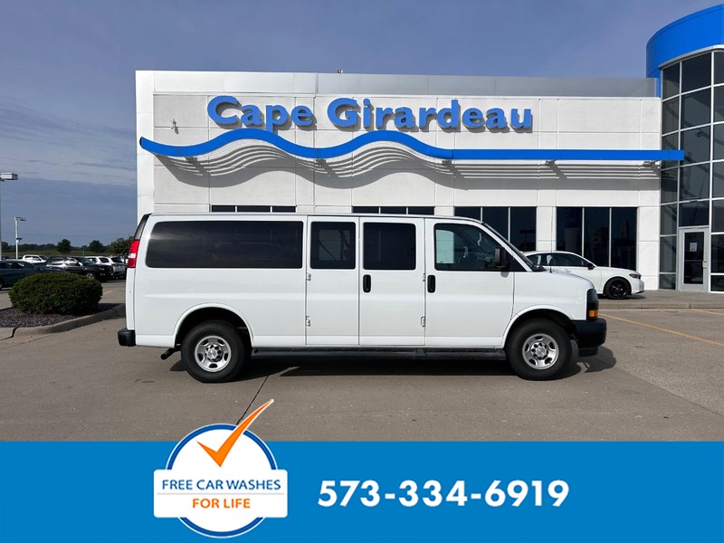 Chevrolet Express Passenger Vehicle Full-screen Gallery Image 01