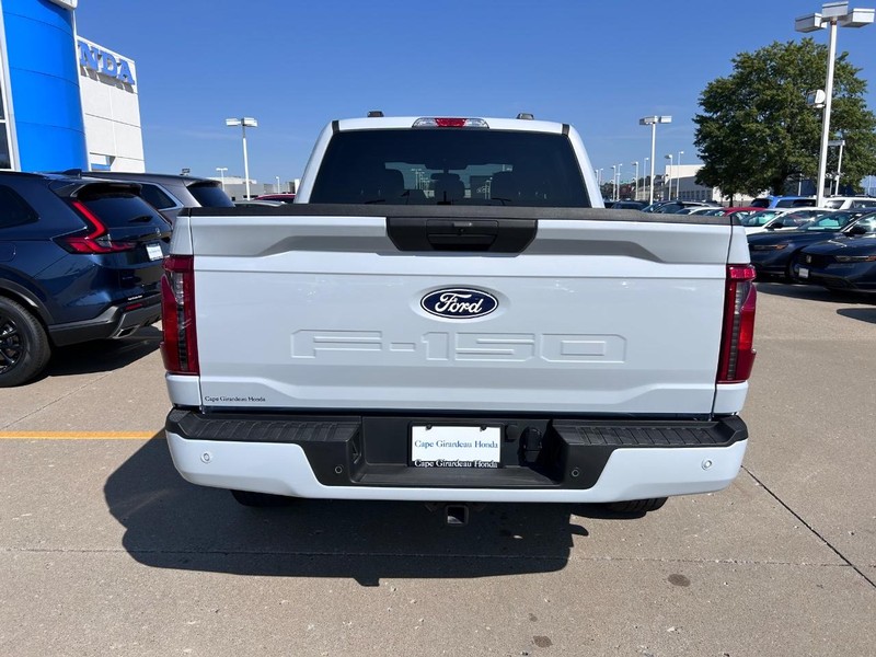Ford F-150 Vehicle Full-screen Gallery Image 03
