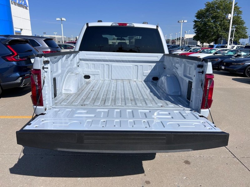 Ford F-150 Vehicle Full-screen Gallery Image 04