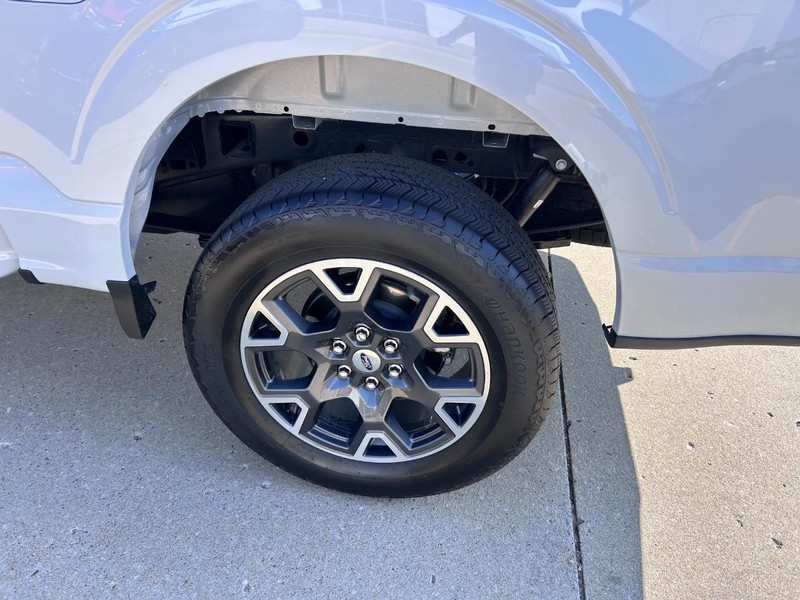 Ford F-150 Vehicle Full-screen Gallery Image 05