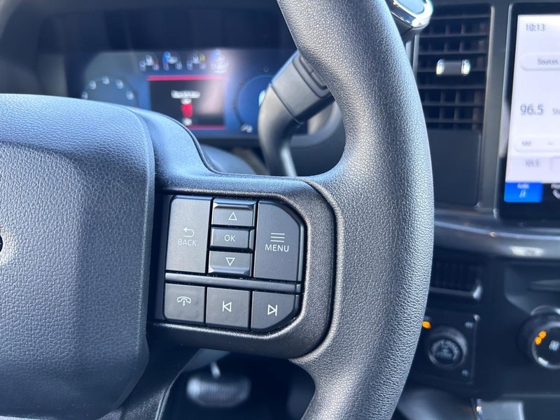 Ford F-150 Vehicle Full-screen Gallery Image 12