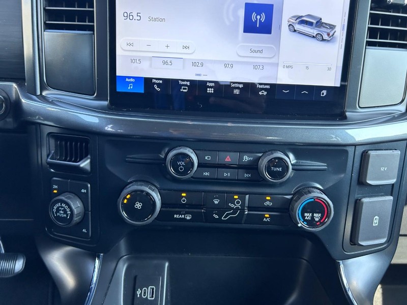 Ford F-150 Vehicle Full-screen Gallery Image 14