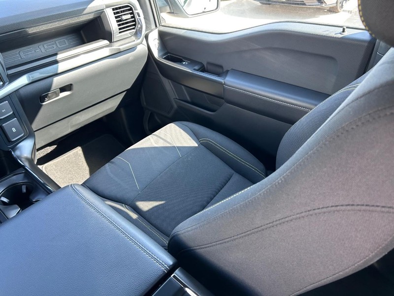 Ford F-150 Vehicle Full-screen Gallery Image 15