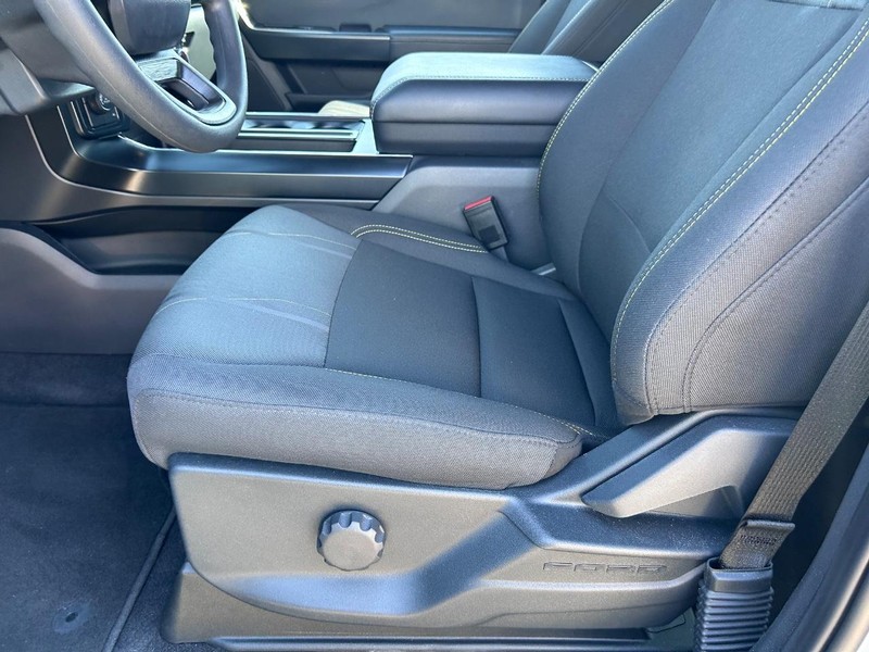 Ford F-150 Vehicle Full-screen Gallery Image 17