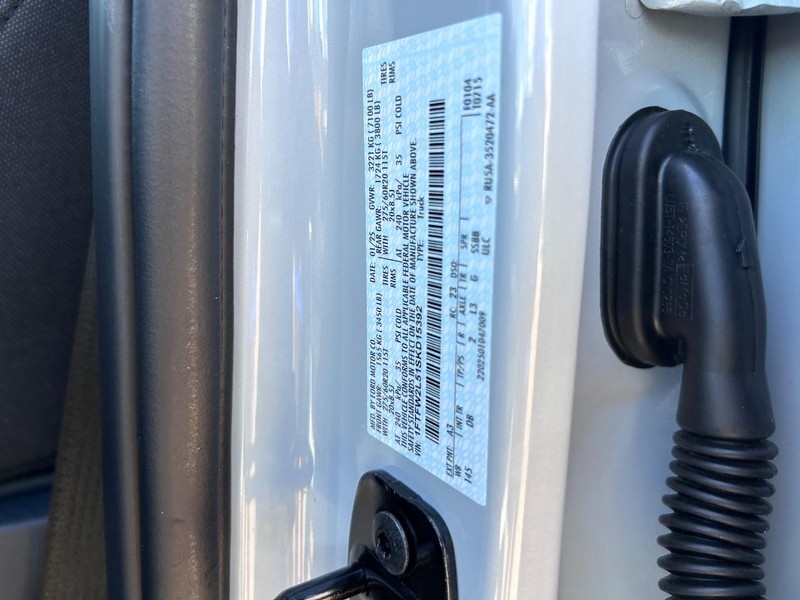 Ford F-150 Vehicle Full-screen Gallery Image 20