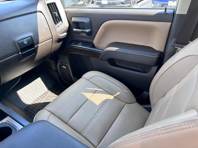 GMC Sierra 1500 Vehicle Full-screen Gallery Image 16