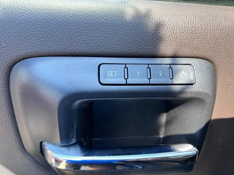 GMC Sierra 1500 Vehicle Full-screen Gallery Image 18