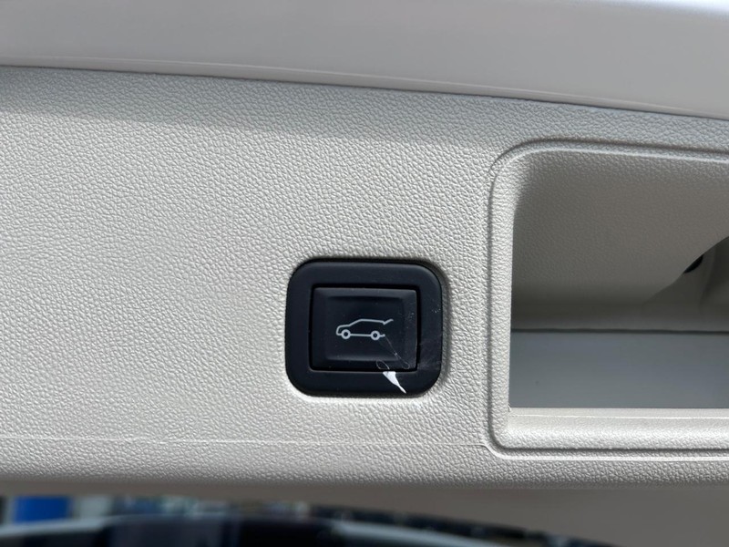 GMC Terrain Vehicle Full-screen Gallery Image 05