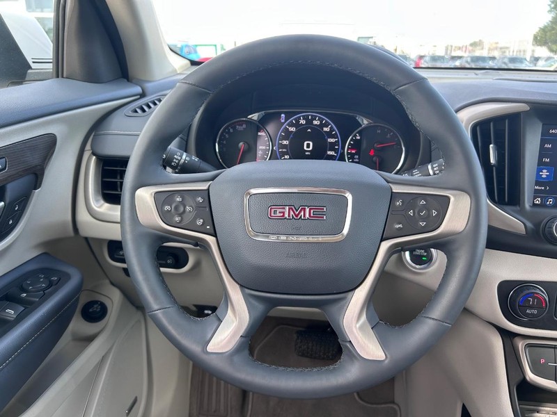 GMC Terrain Vehicle Full-screen Gallery Image 11