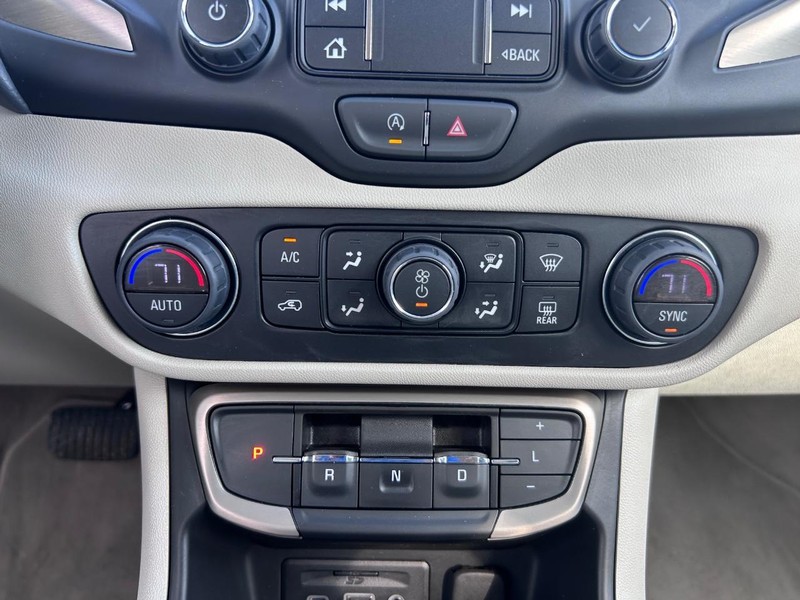 GMC Terrain Vehicle Full-screen Gallery Image 15