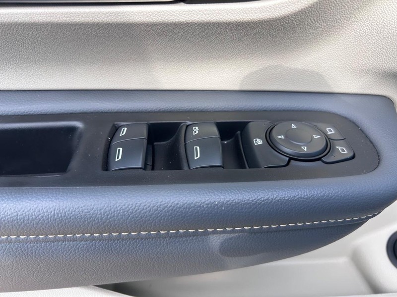 GMC Terrain Vehicle Full-screen Gallery Image 18