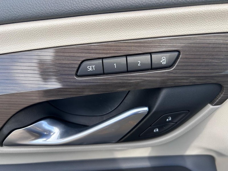 GMC Terrain Vehicle Full-screen Gallery Image 19