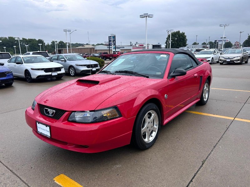 Ford Mustang Vehicle Full-screen Gallery Image 05