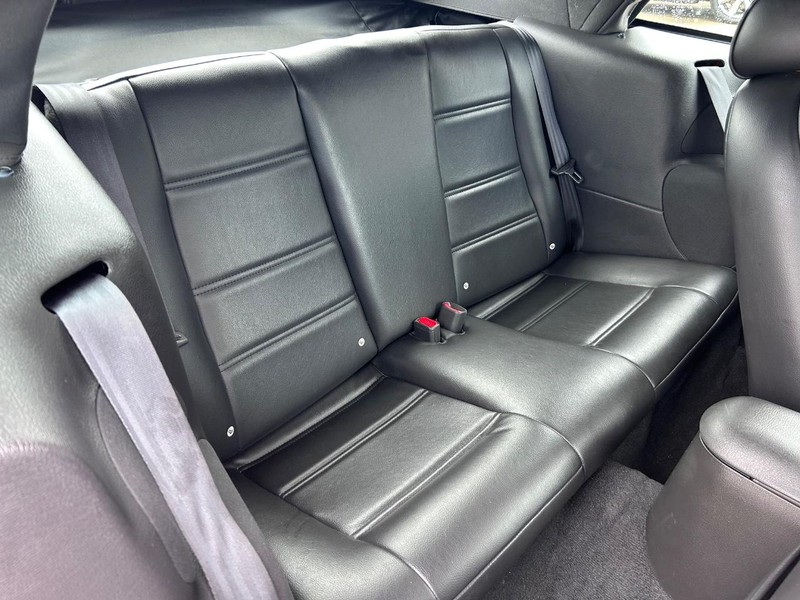 Ford Mustang Vehicle Full-screen Gallery Image 07