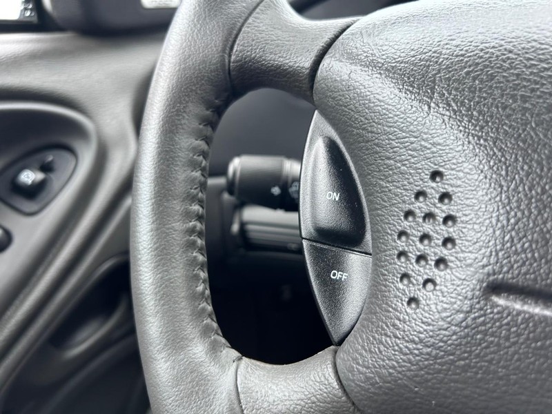 Ford Mustang Vehicle Full-screen Gallery Image 10