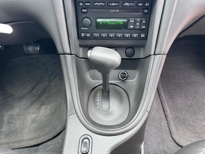 Ford Mustang Vehicle Full-screen Gallery Image 14