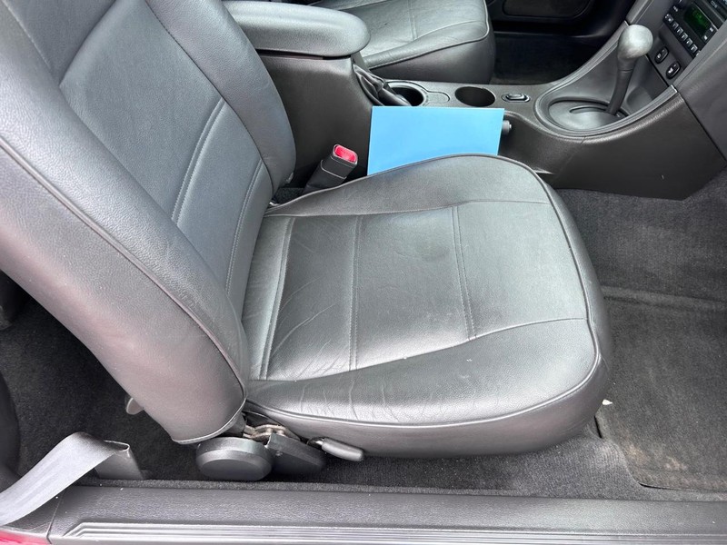 Ford Mustang Vehicle Full-screen Gallery Image 15