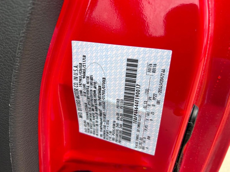 Ford Mustang Vehicle Full-screen Gallery Image 19