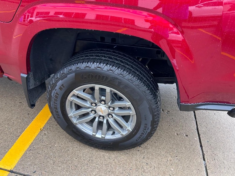 Chevrolet Colorado Vehicle Full-screen Gallery Image 05