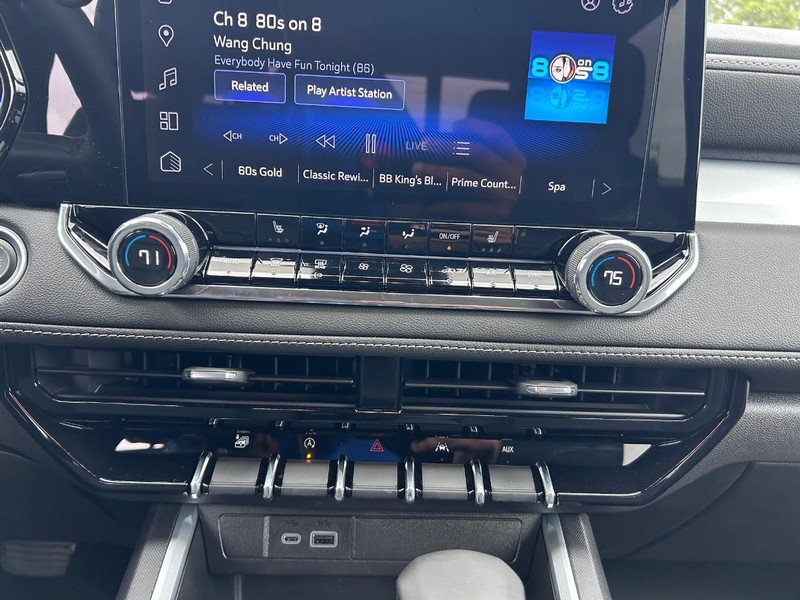 Chevrolet Colorado Vehicle Full-screen Gallery Image 14