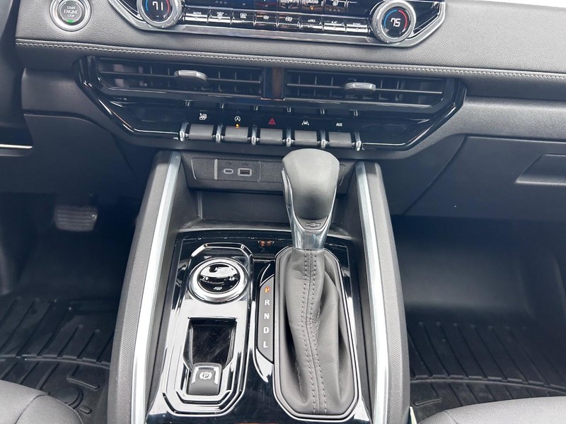 Chevrolet Colorado Vehicle Full-screen Gallery Image 15