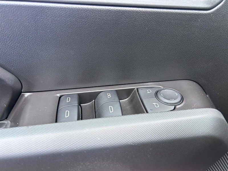 Chevrolet Colorado Vehicle Full-screen Gallery Image 17