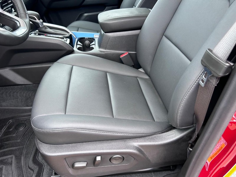 Chevrolet Colorado Vehicle Full-screen Gallery Image 18