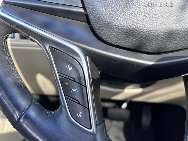 Cadillac XT5 Vehicle Full-screen Gallery Image 15