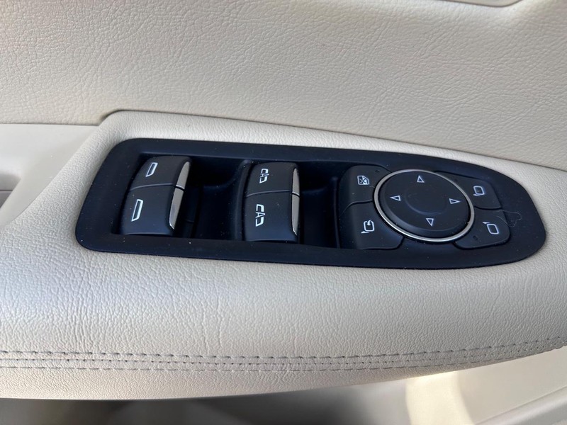 Cadillac XT5 Vehicle Full-screen Gallery Image 21