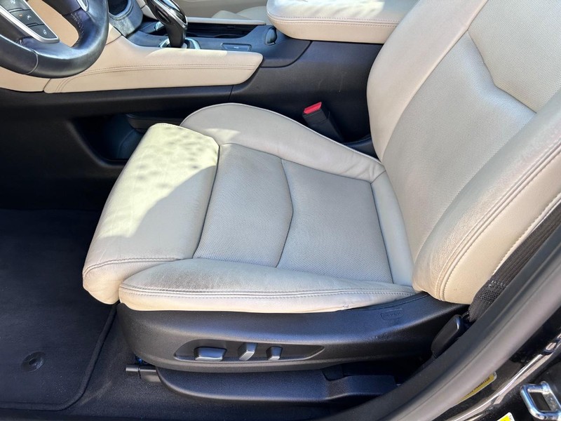 Cadillac XT5 Vehicle Full-screen Gallery Image 23