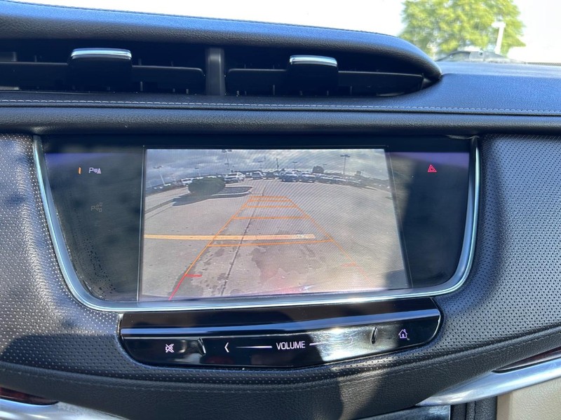 Cadillac XT5 Vehicle Full-screen Gallery Image 25