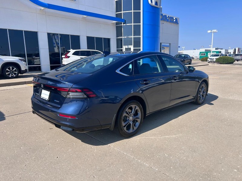 Honda Accord Hybrid Vehicle Full-screen Gallery Image 02