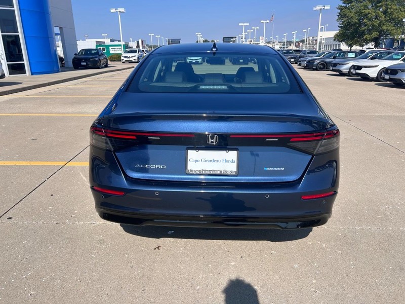 Honda Accord Hybrid Vehicle Full-screen Gallery Image 03