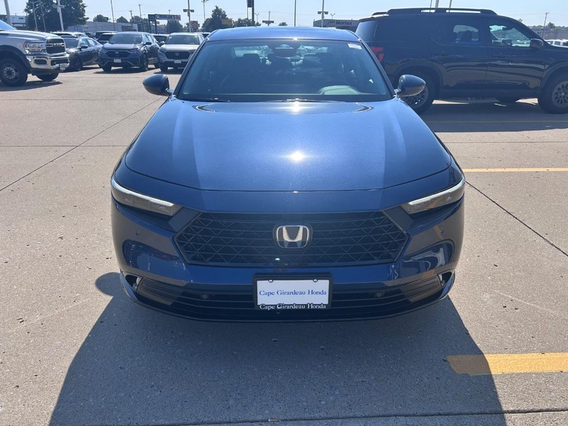 Honda Accord Hybrid Vehicle Full-screen Gallery Image 07