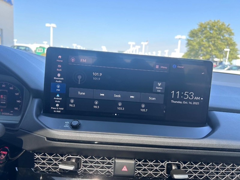 Honda Accord Hybrid Vehicle Full-screen Gallery Image 14