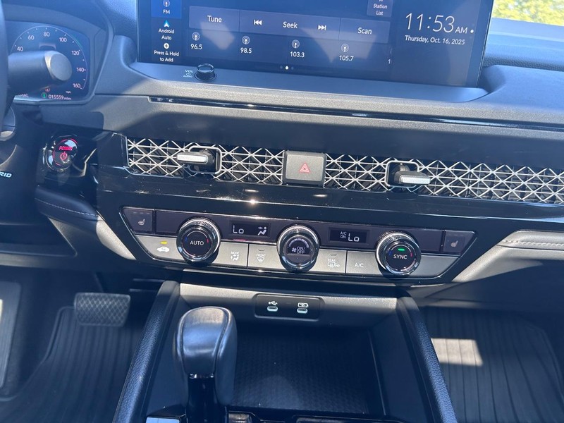 Honda Accord Hybrid Vehicle Full-screen Gallery Image 15