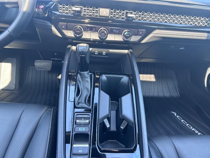 Honda Accord Hybrid Vehicle Full-screen Gallery Image 16