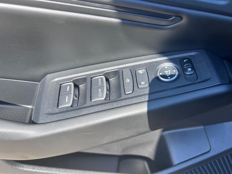 Honda Accord Hybrid Vehicle Full-screen Gallery Image 18