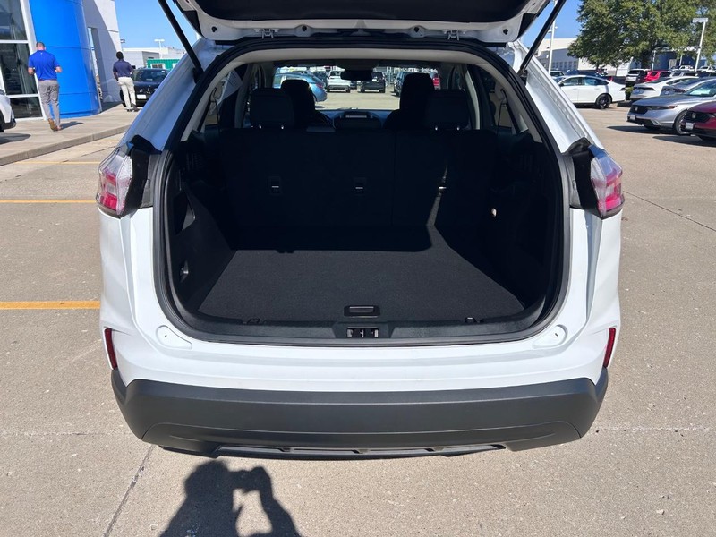 Ford Edge Vehicle Full-screen Gallery Image 04