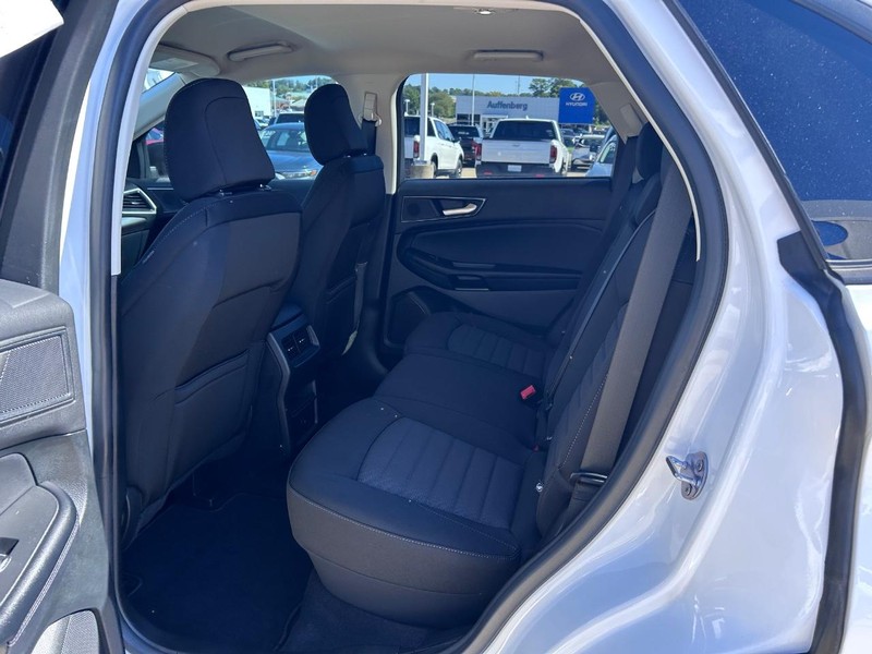 Ford Edge Vehicle Full-screen Gallery Image 08