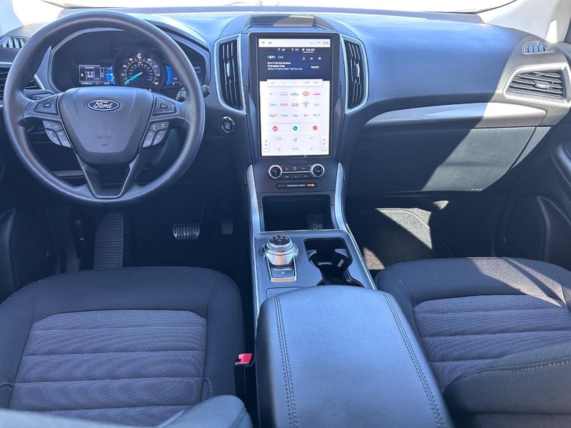 Ford Edge Vehicle Full-screen Gallery Image 09