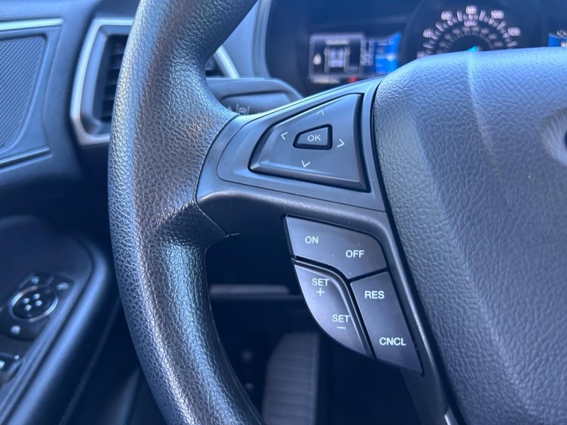 Ford Edge Vehicle Full-screen Gallery Image 11